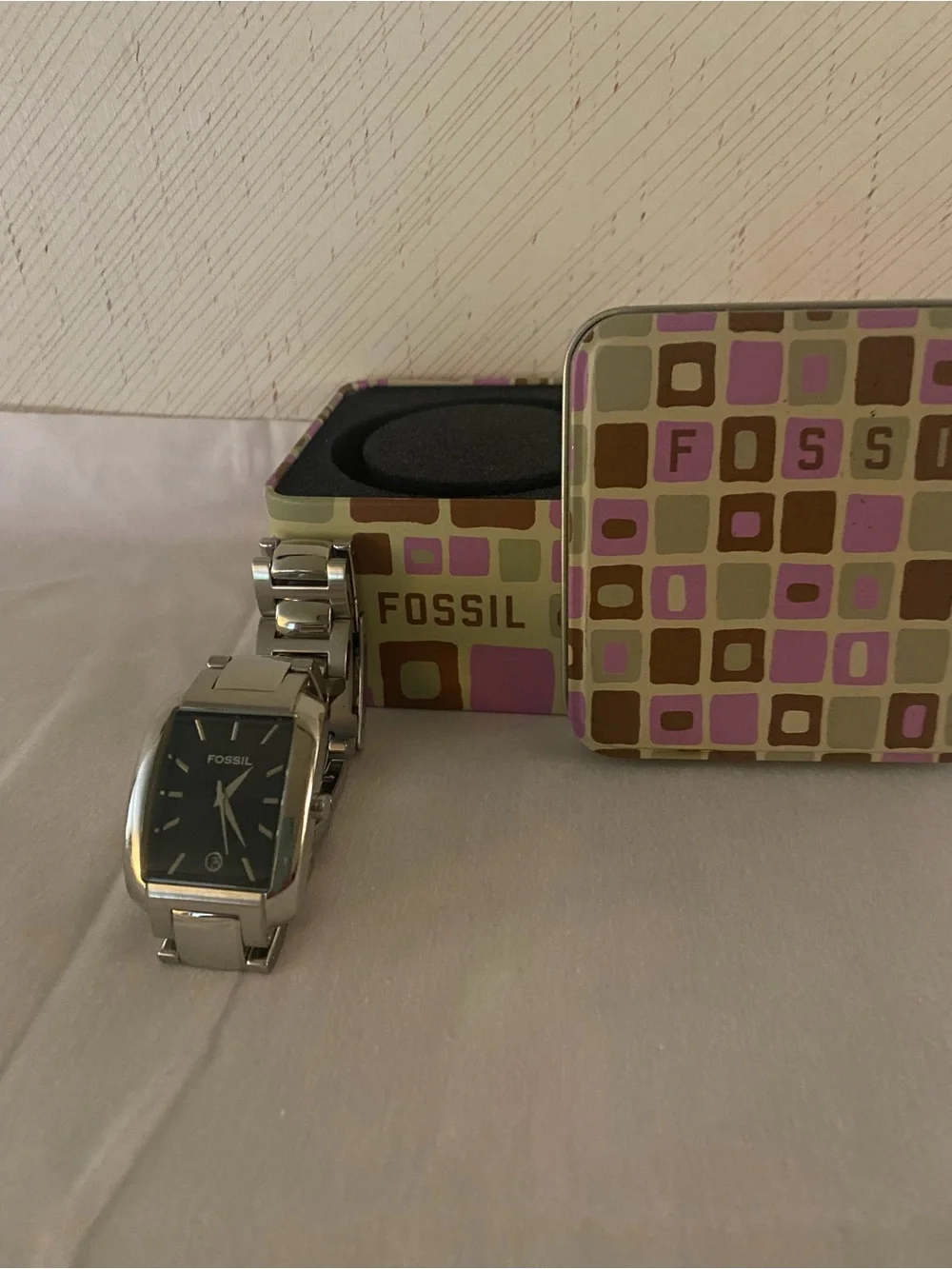 Fossil Silver Watch with Black background and Silver dial and Link Bracelet